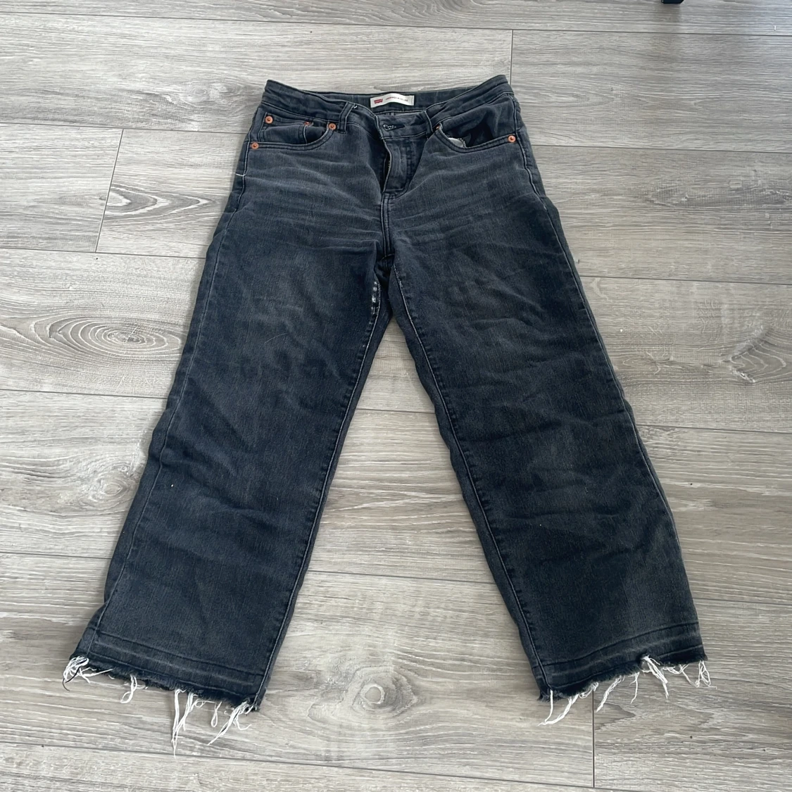 Svarta cropped wide leg jeans  - 90