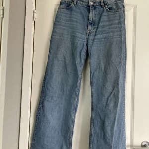 högmidjade jeans - högmidjade jeans från monki