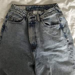 Raka jeans från ASOS❤️ Har sytt in dessa på båda sidor som jag visar på sista bilden, går att enkelt sprätta om det önskas.