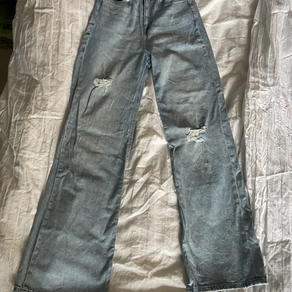 Fina jeans från H&M. Fint skick . Jeans & Byxor.