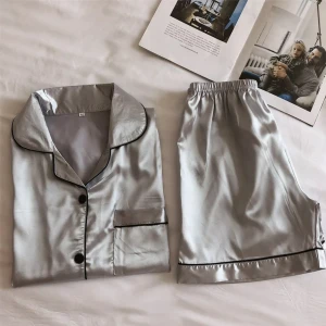 Silkes Satinpyjamas (sömna Skönt) Och  - Produktinformation: Tejiojio nya sommar kvinnor toppar och byxor, mode gradient V-ringad kortärmad, avslappnad lös T-shirt kortärmad, sexig bekväm storlek klänning, höst och vinter populär stil tullklarering, charmiga mäns shorts, söta barnkläder