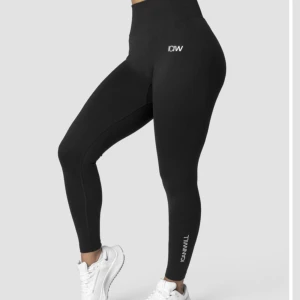 Helt nya ICANIWILL tights  - Dessa underbara träningstights från ICIW är helt nya, dessa är med scrunch. Säljes pga att jag beställde 2 st olika storlekar och den andra passade bättre. 
