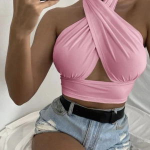 Rosa topp - Jättefin, sommar topp. I bra skick och är som ny. Endast använd en gång. I storlek S och köptes för 200kr💕