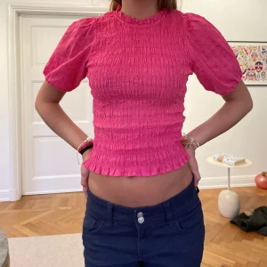 Rosa topp - Säljer denna super snygga rosa tröja från JCEW💘💘💘