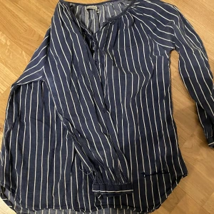 Blus  - Jättesöt blus ifrån bondelid 