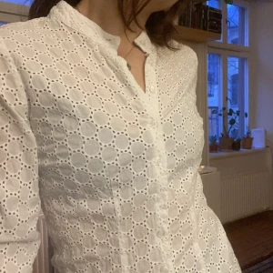 Blus - Så fin vintage blus med söta detaljer