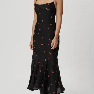 Adoore klänning - Adoore klänning som aldrig är använd!☺️☺️