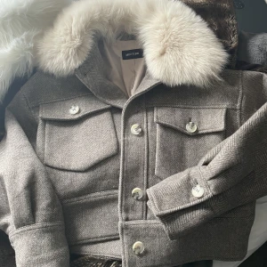 Meotine jacka - Storlek S, nypris 2800kr Som nyskick. Slutsåld i butik.