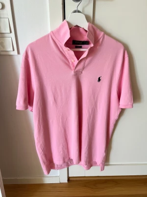 Polo - Fint skick, storlek M använd fåtal gånger  Nypris ca 1499 kr