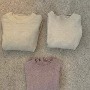 Intressekoll på tre stickade tröjor från Vero Moda:) Skriv privat för frågor eller fler bilder. 💗 Men sagt endast intressekoll!  Obs: tröjorna är lite noppriga:/