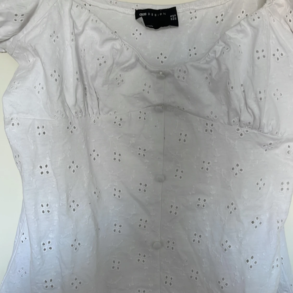 Vit sommarklänning med puffärm - 90