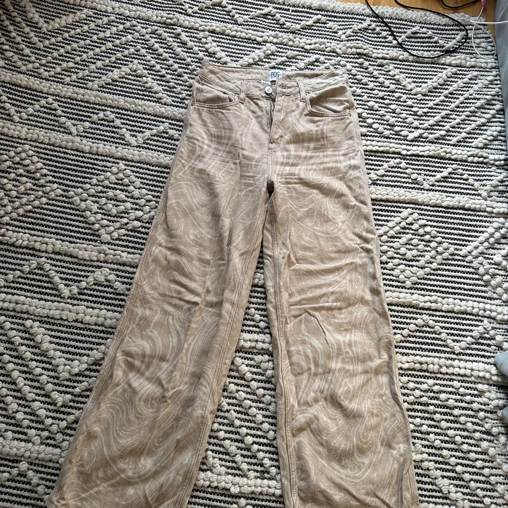 Urban outfitters jeans, på storlek 36/38. Skriv priv för mer info 💛. Jeans & Byxor.
