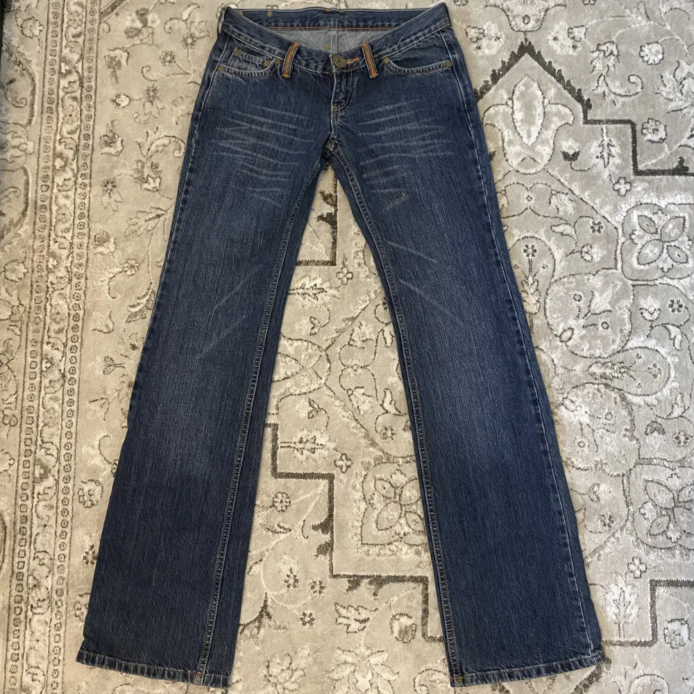 skitfina lågmidjade dolce gabbbana jeans, säljer vidare pga lite för små (innerben: 84cm & midja: 38cm). Jeans & Byxor.