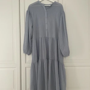 Samsoe samsoe klänning  - Underbart klänning från samsoe. Använd fåtal ggr. Mycket fin skick. 