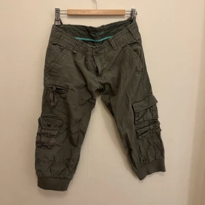 Vintage cargo byxor - Vintag carggo byxor från när min mamma var yngre 