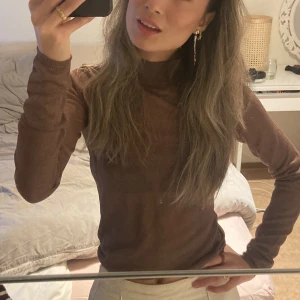 Glittrig mesh topp  - Säljer denna fina glittriga mesh toppen från nakd, super fin och skön i materialet. Kommer tyvärr inte till användning   DM FÖR KÖP