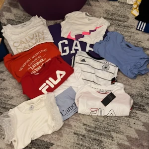 Tröjor - Flera stycken tröjor som är bara använda ett par gånger. Vissa helt oanvända. Calvin Klein, fila, zara, mango, Lindex, Nike, adidas. 