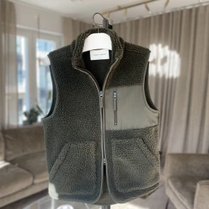 Väst A Day’s March - Grön väst från A Day’s March, endast använd 2 gånger! Digitalt kvitto finns