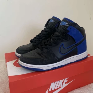 Nike - Original låda + kvitto finns, priset kan diskuteras vid snabb affär💕 skriv om du har några frågor