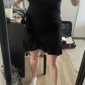Fin svart kjol från Ginatricot i storleken Xs
