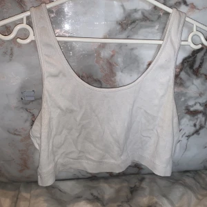 Linnè  - Snygg kort Linn från HM 1st för 50kr 2 för 100kr 