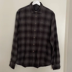 Paul & Friends skjorta - Tjock bomull. Regular fit. Använd ett fåtal gånger, mkt bra skick.