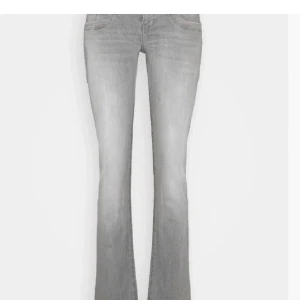 Lbt - Säljer dessa snygga gråa Lågmidjade Lbt jeans då dom är förstora, pris kan diskuteras. Är nyskick!!!