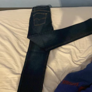 Levis jeans - Säljer nu ett par Levis jeans i modellen skinny