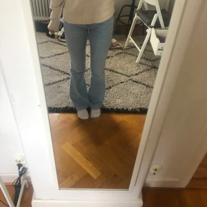 Gina jeans - Jättefina Gina jeans som använts 1 gång. Säljer då jag trodde de skulle sitta annorlunda. Inge defekter kom privat för fler bilder (pris kan diskuteras)❤️vill verkligen få sålt dom. Så hör av er för nån fråga!