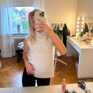 Zara väst - Ljusbeige stickad väst från Zarap. Använd ca 2 ggr