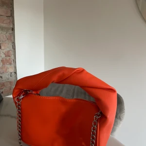 Väska asos - Väska asos Liknar by far