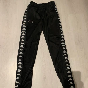Kappa byxor  - Jätte fina kappa byxor i stl s men sitter mer som xs tycker jag, dom är som nya! 80kr+frakt!