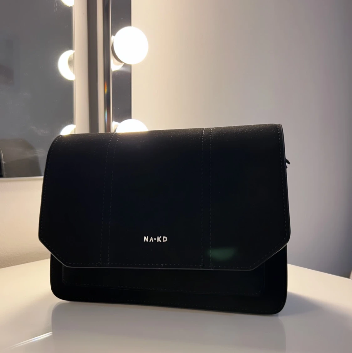 Oanvänd svart väska  - 90