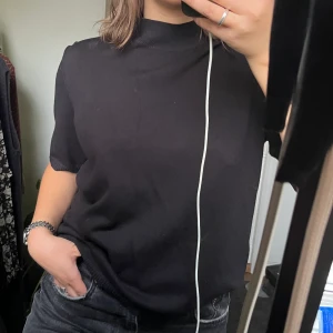 Tshirt  - Finstickad tshirt