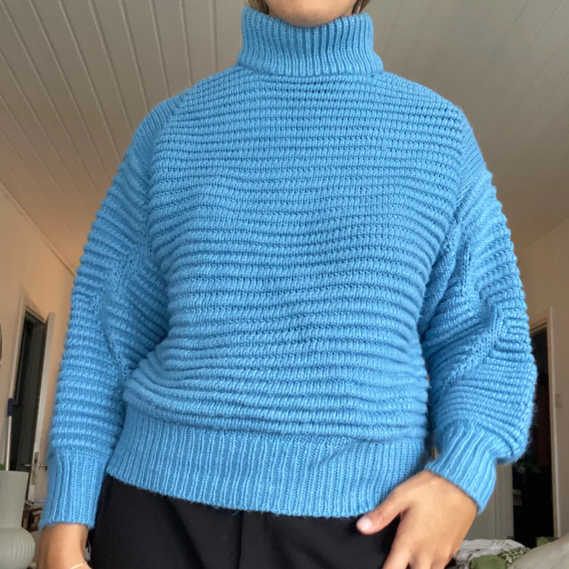 Blå stickad tröja - 90