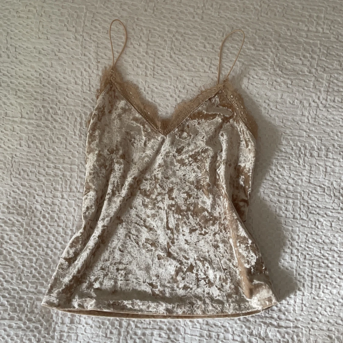 Beige sammetlinne med spets🤍🤍 - 90