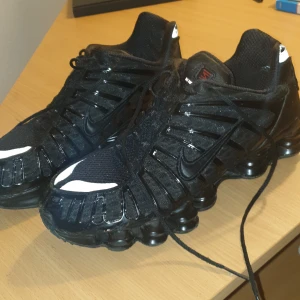 44 size - Jag säljer ett par skor stl 44 i skick 5/10 var i bruk.Fjädern är slagen men förseglad så att man kan gå en säsong till. Det är fynd eller byte mot andra saker av kända märken.Alla nyanser i en personlig (endast ett personligt möte tillhandahålls i Stockh