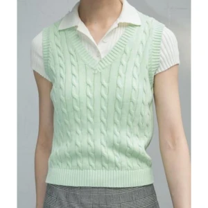 Brandy Melville pullover stickad väst - Säljer en väst från Brandy Melville köpt här på Plick. Endast använd någon enstaka gång och jättebra skick. Storlek one size. 💚