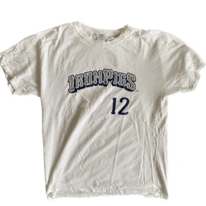 T-shirt  - Strl M, bra skick Inga flaws