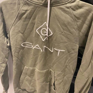 Grön gant tröja ,stk m,200kr - Använt o den är i bra skick stk M men passar en s,200