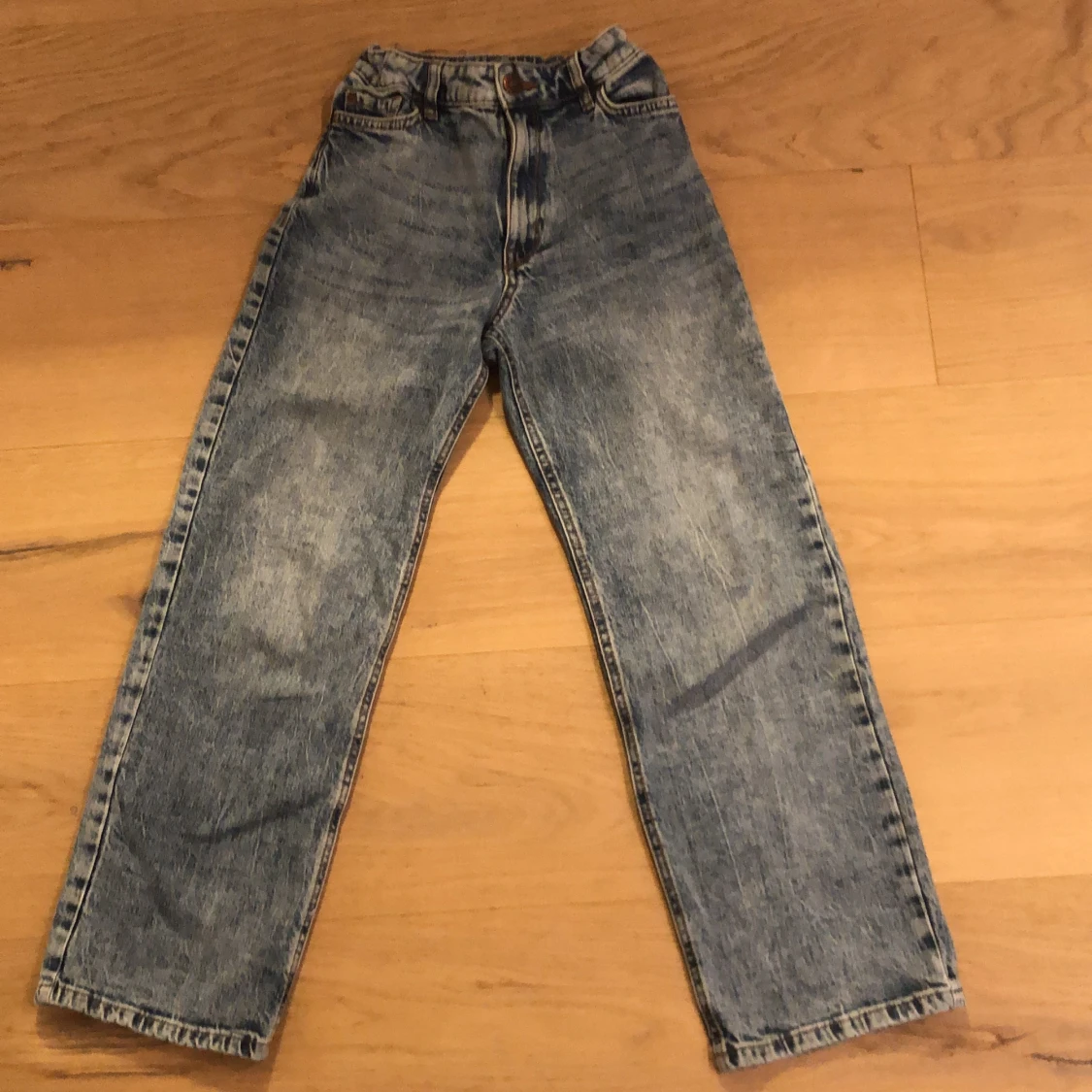 Blåa breda jeans storlek 8-9år