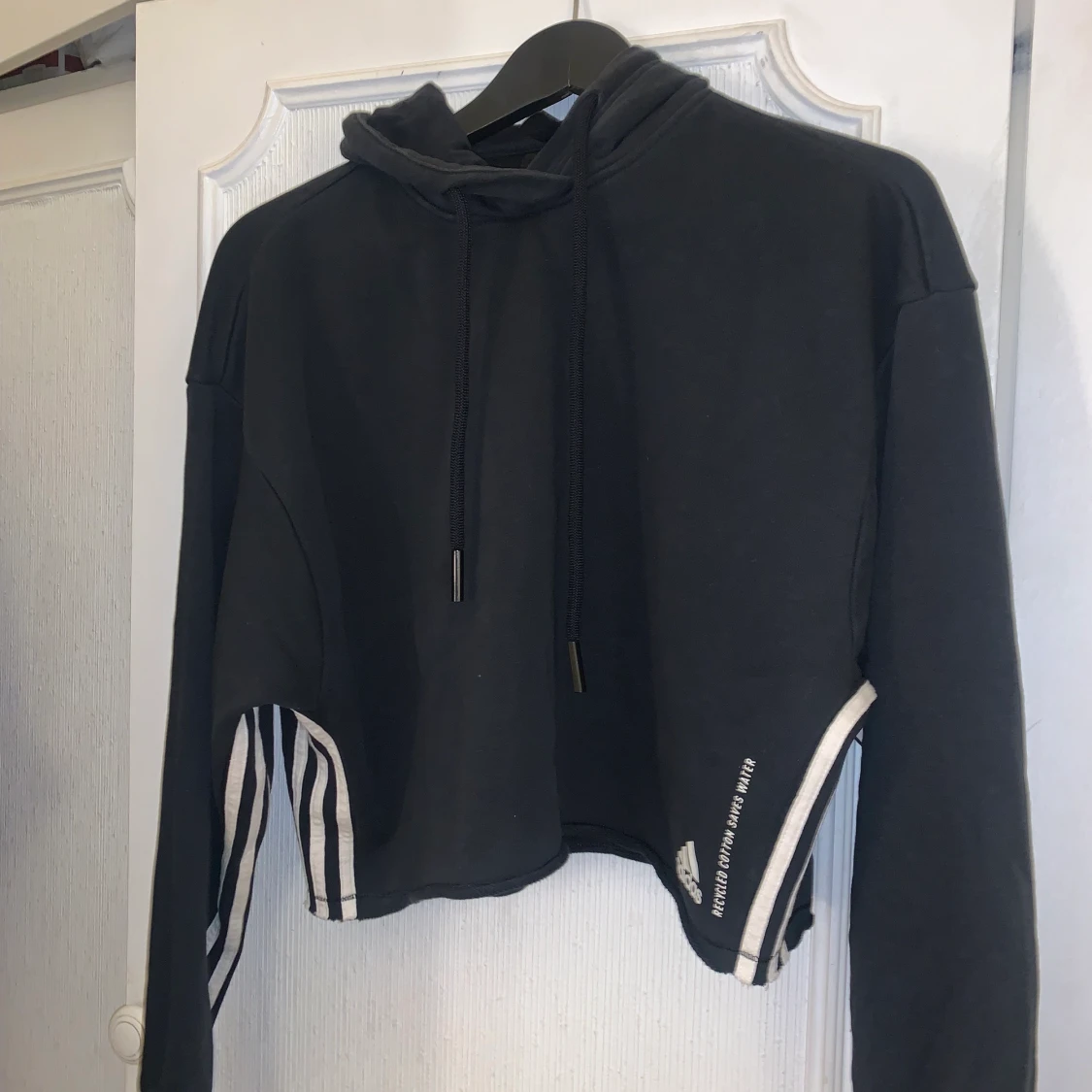 Adidas croppad Hoodie