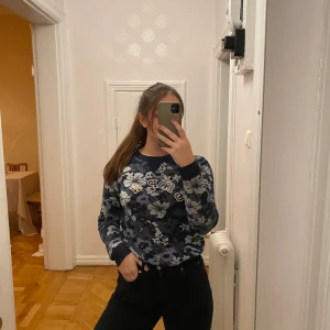 Sweatshirt GAP - Gammal sweatshirt från GAP