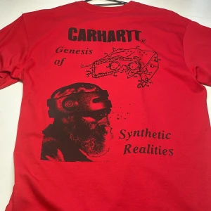 CARTHARTT tshirt - CARTHARTT tshirt helt oanvänd Köpt för 650 kr säljer den för 450 kr eftersom den är helt oanvänd