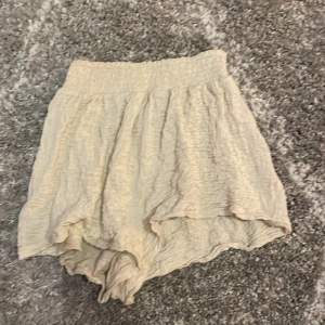Ett par shorts från Gina Tricot i strl xs. Knappt använda.