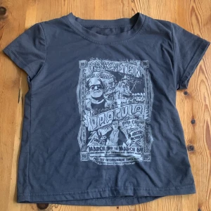 Brandy Melville baby tee  - Babytee liknande den från brandy. Oanvänd och utan defekter😊 skriv om något undras🫶