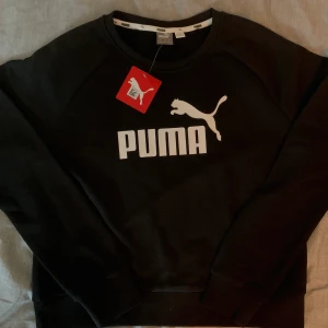 Puma tröja - Helt ny  Original pris 400 Du står för hälften av frakten alltså 25 kr 