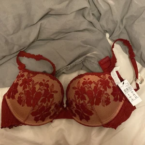 Oanvänd push up bh från intimissmi  - Oanvänd push up bh från intmissmi som tyvärr var förliten för mig och jag glömde skicka tillbaka:(