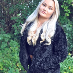 Vinter/höstjacka  - Säljer min jacka då den inte kommer till användning. Använd men bra skick. 