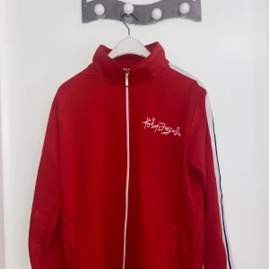 palm angels tröja  - Röd palm angels tröja bra skick/skön material, buda på priset